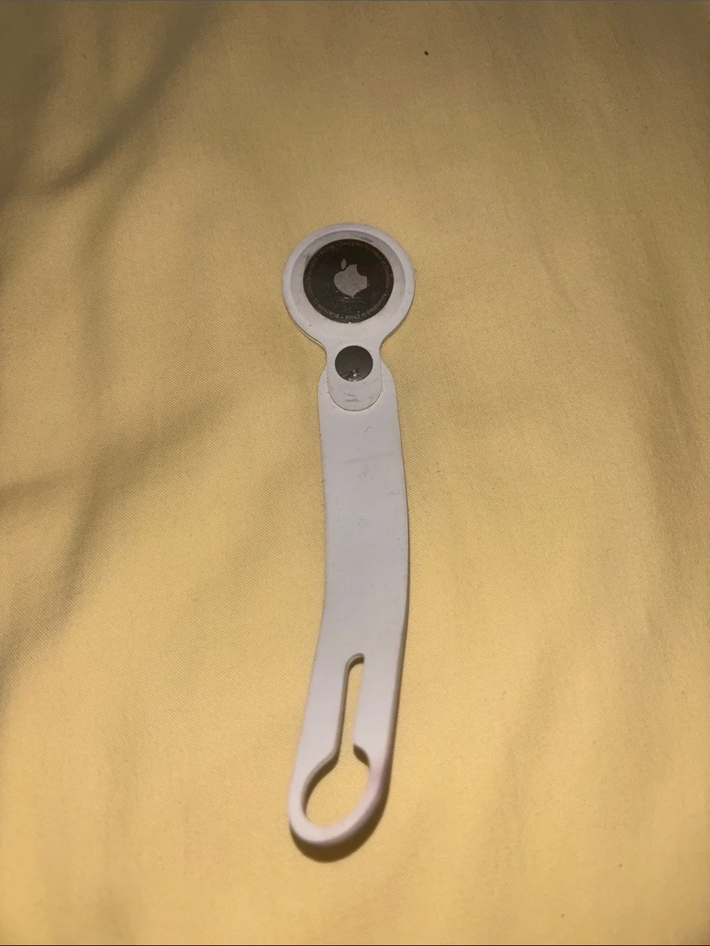 Apple White Silicone AirTag Loop Strap 1st Gen